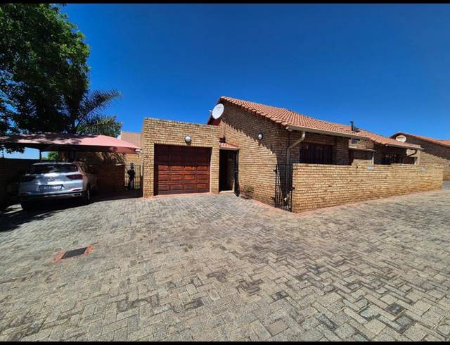 3 BEDROOM HOUSE FOR SALE IN NEW REDRUTH